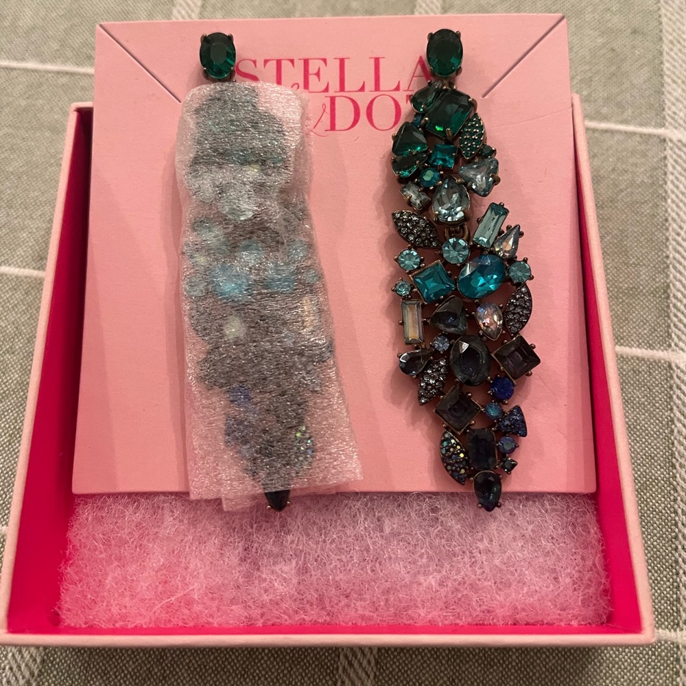 NWT Stella & Dot Ombré Statement Earrings